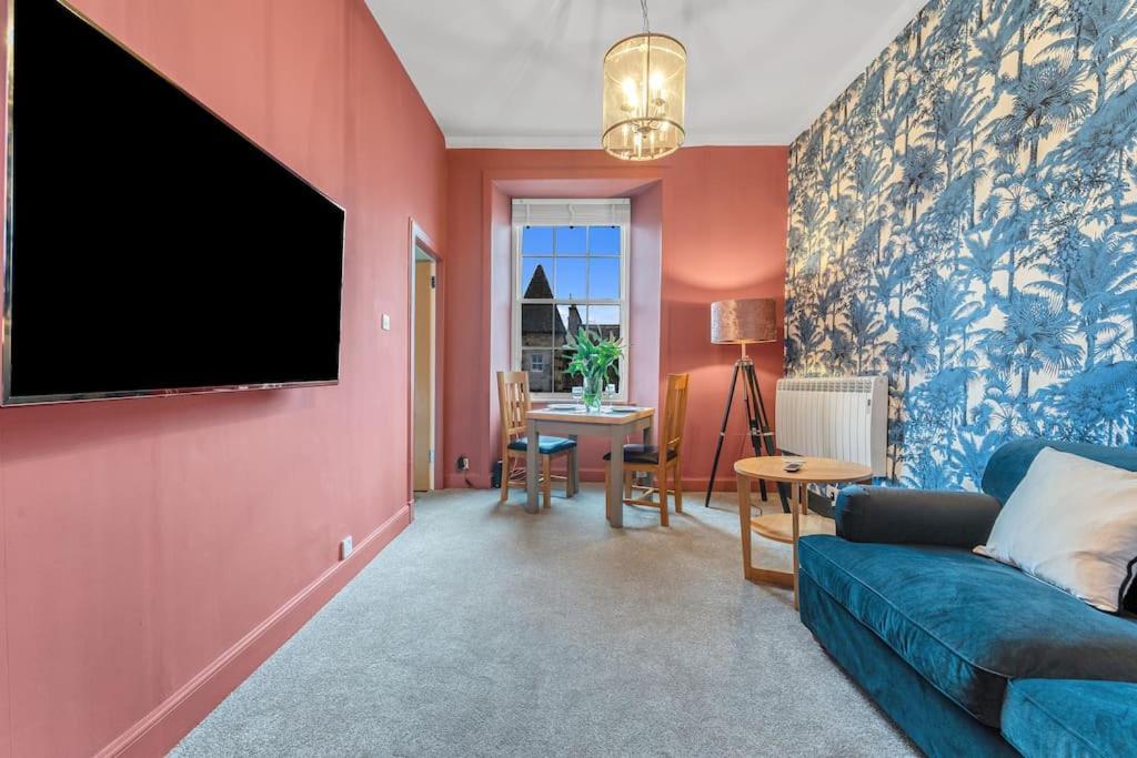 Boutique Modern Royal Mile Apartment Sleeps 4 Edynburg Zewnętrze zdjęcie