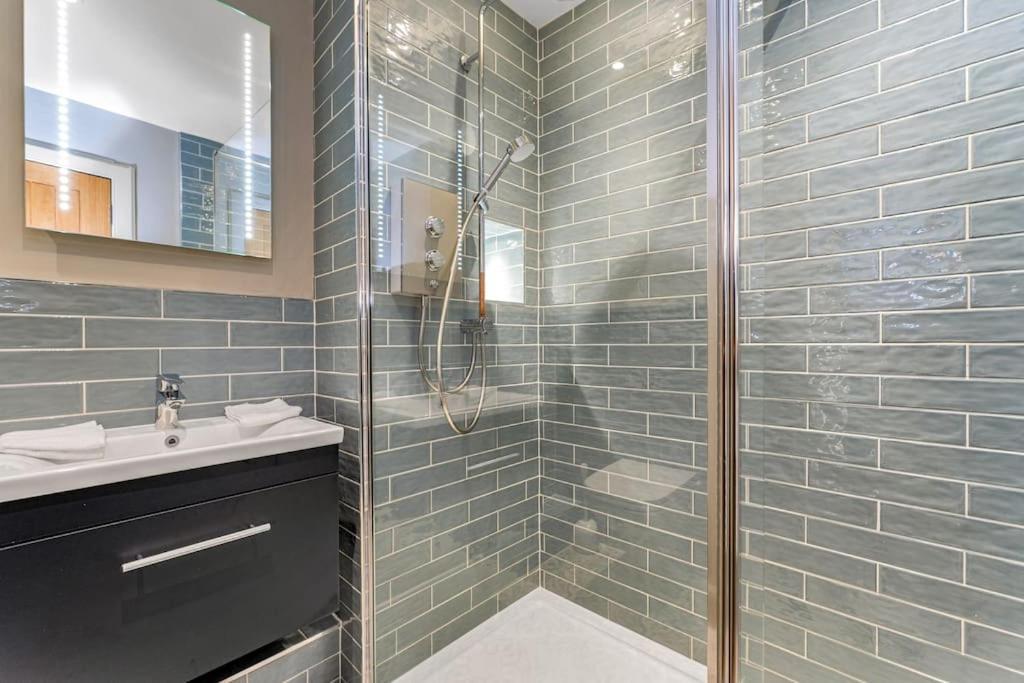 Boutique Modern Royal Mile Apartment Sleeps 4 Edynburg Zewnętrze zdjęcie