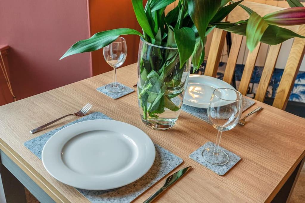 Boutique Modern Royal Mile Apartment Sleeps 4 Edynburg Zewnętrze zdjęcie