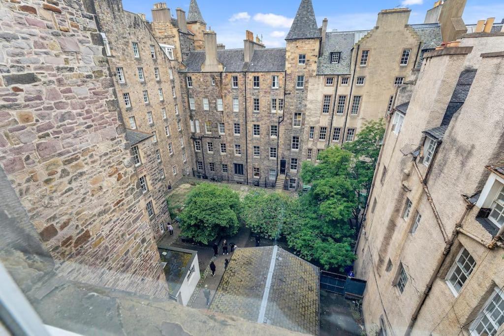 Boutique Modern Royal Mile Apartment Sleeps 4 Edynburg Zewnętrze zdjęcie