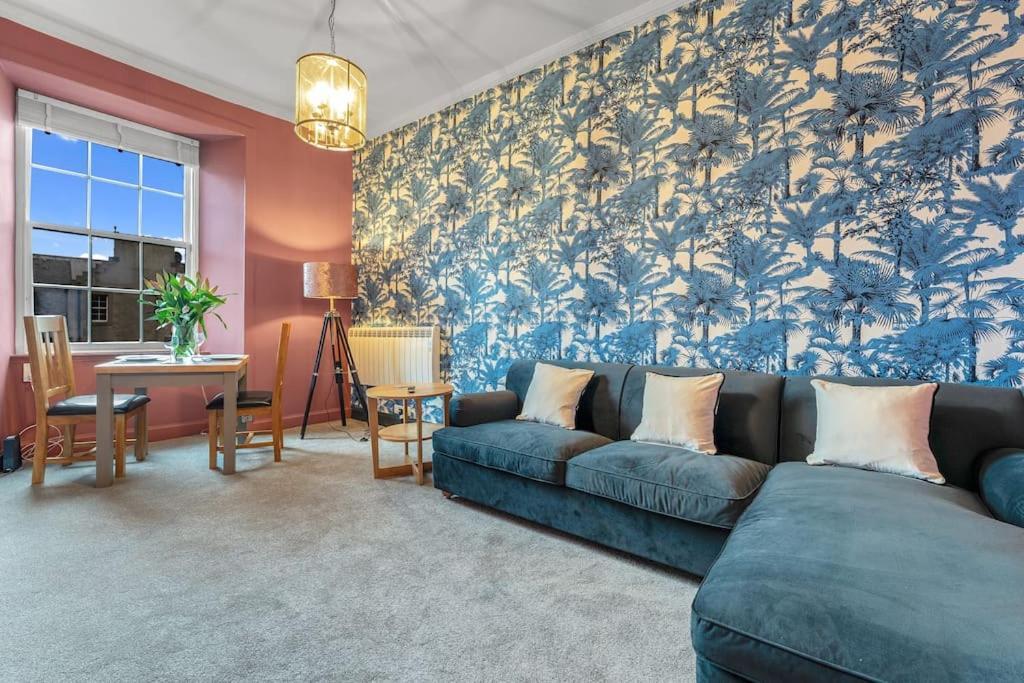 Boutique Modern Royal Mile Apartment Sleeps 4 Edynburg Zewnętrze zdjęcie