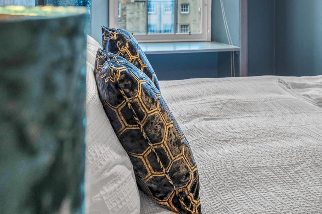 Boutique Modern Royal Mile Apartment Sleeps 4 Edynburg Zewnętrze zdjęcie