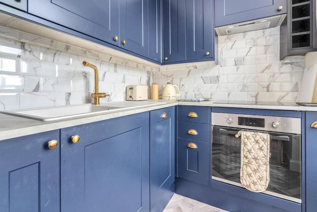 Boutique Modern Royal Mile Apartment Sleeps 4 Edynburg Zewnętrze zdjęcie